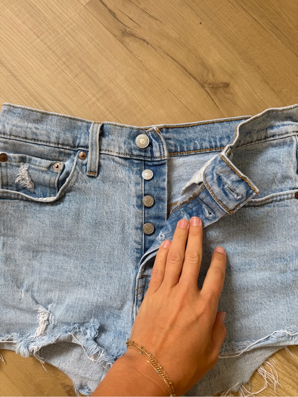 Levi’s 501 Original High Rise Distressed Cutoff Denim Shorts W28 - Picture 3 of 6